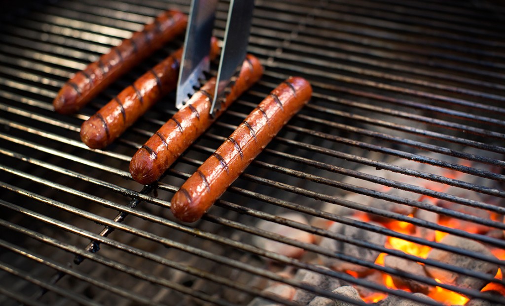 KFD_HOT_DOGS_COOKING_ON_COOL_SIDE-0048-1024x622.jpg
